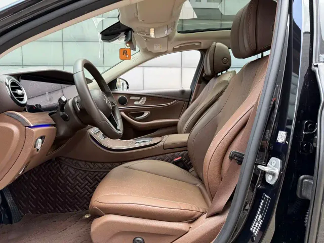 Mercedes-Benz E-Class — Фото автомобиля 18