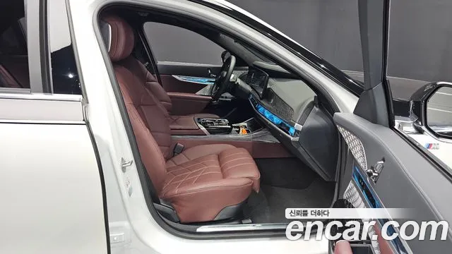 BMW i7 xDrive 60 M Sport — Фото автомобиля 23