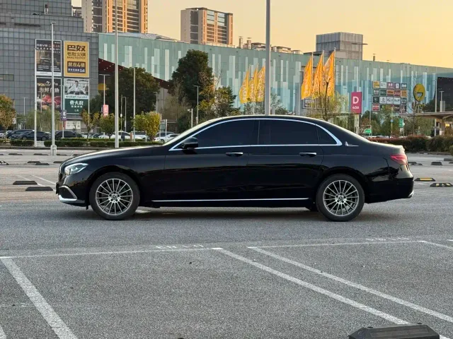 Mercedes-Benz E-Class — Фото автомобиля 3