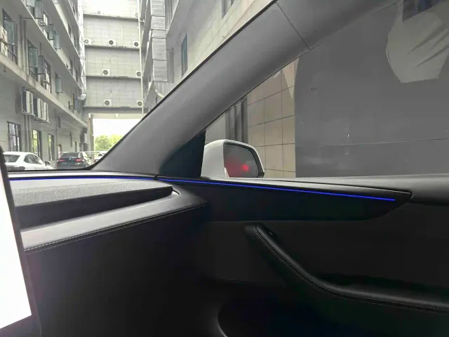 Tesla Model Y — Фото автомобиля 13