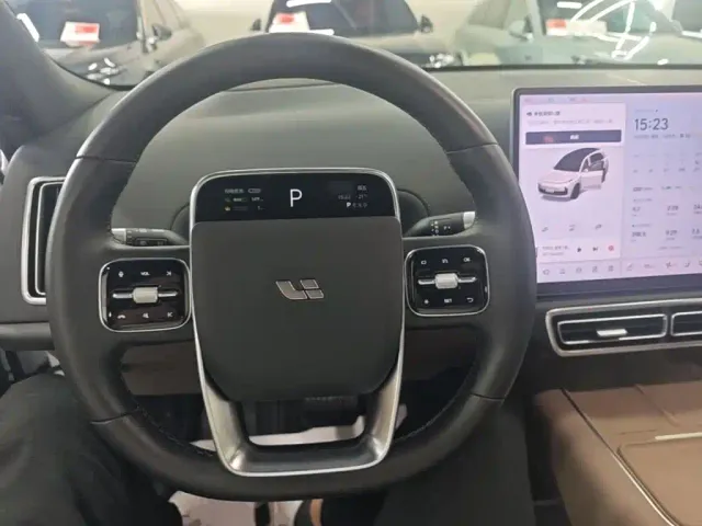 Li Auto L8 — Фото автомобиля 10