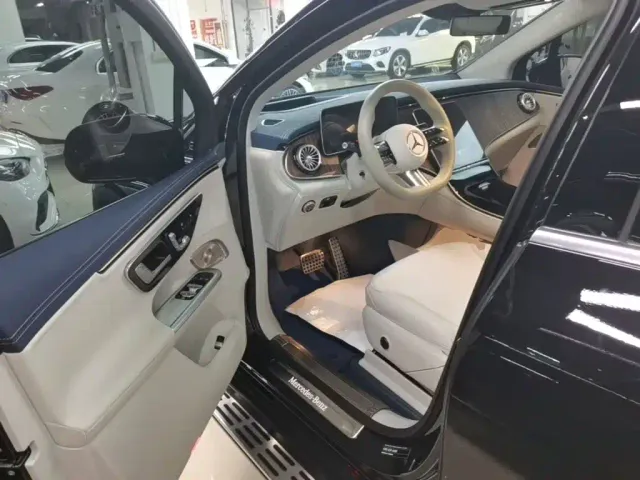 Mercedes-Benz EQE SUV — Фото автомобиля 15