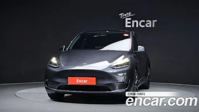 Tesla Model Y — Фото автомобиля 2