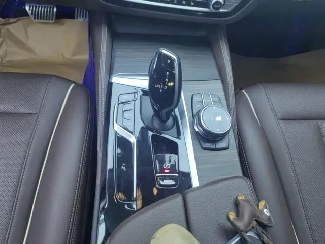 BMW 5 Series — Фото автомобиля 16