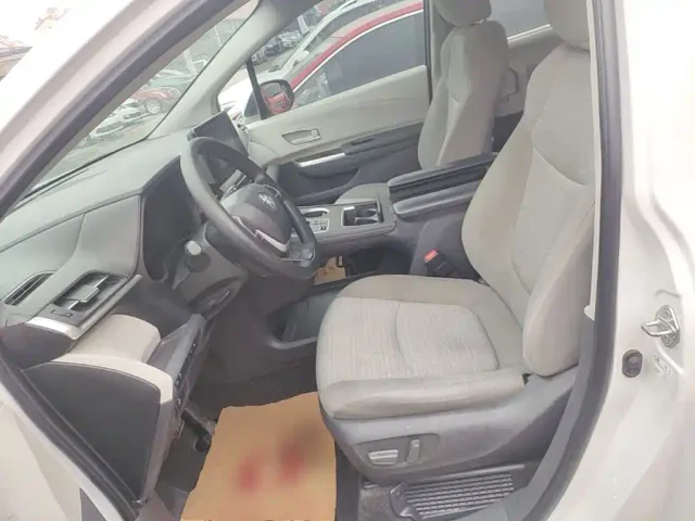 Toyota Sienna — Фото автомобиля 14
