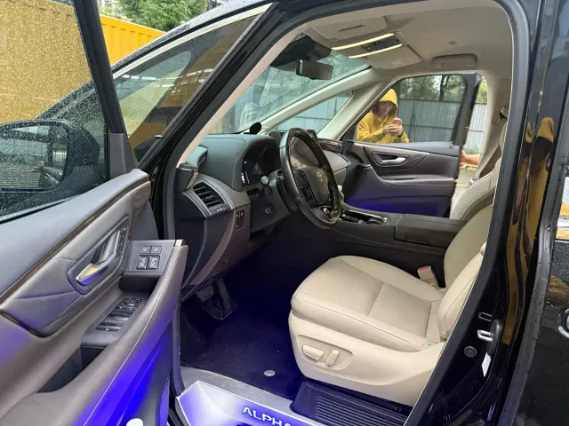 Toyota Alphard — Фото автомобиля 5