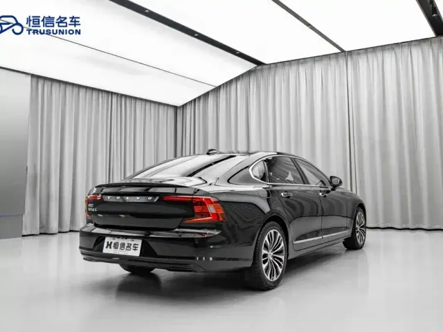 Volvo S90 — Фото автомобиля 9