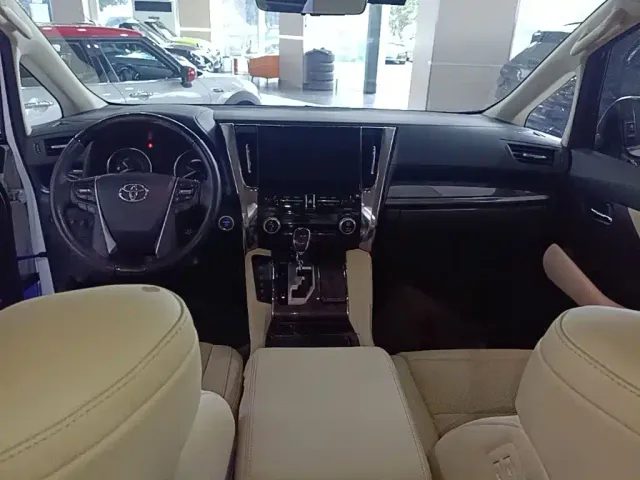 Toyota Alphard — Фото автомобиля 9