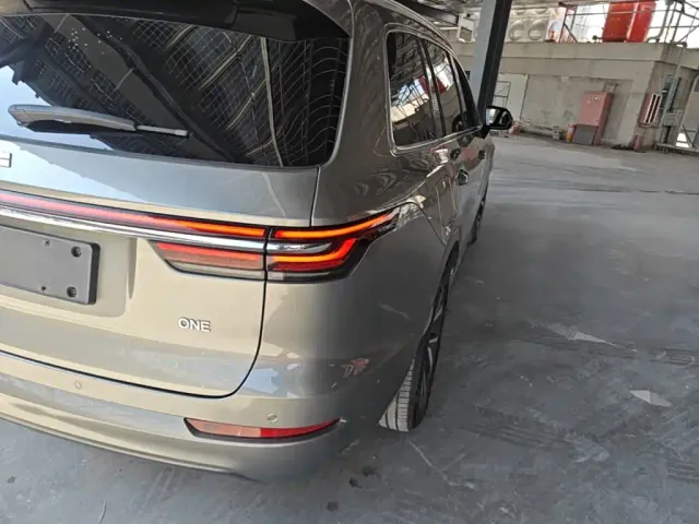 Li Auto ONE — Фото автомобиля 7