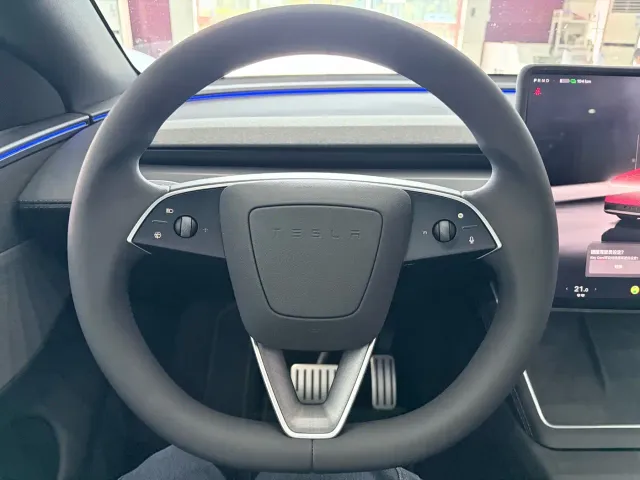 Tesla Model Y — Фото автомобиля 15