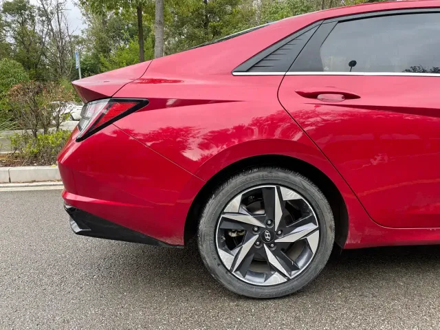 Hyundai Elantra — Фото автомобиля 17