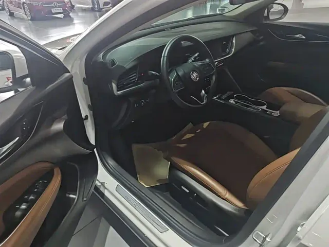 Buick Regal — Фото автомобиля 15
