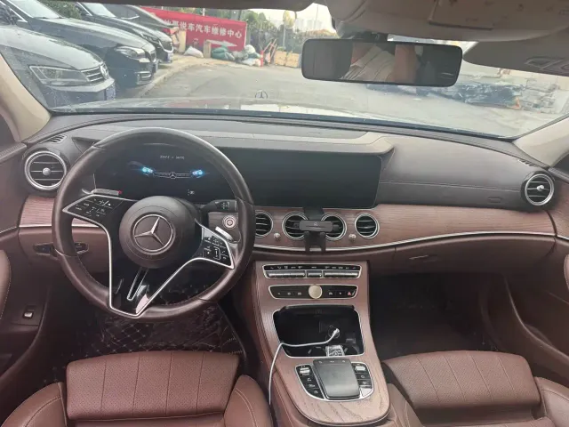 Mercedes-Benz E-Class — Фото автомобиля 5