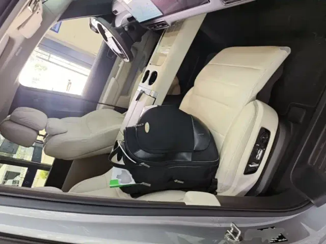 Li Auto MEGA — Фото автомобиля 24