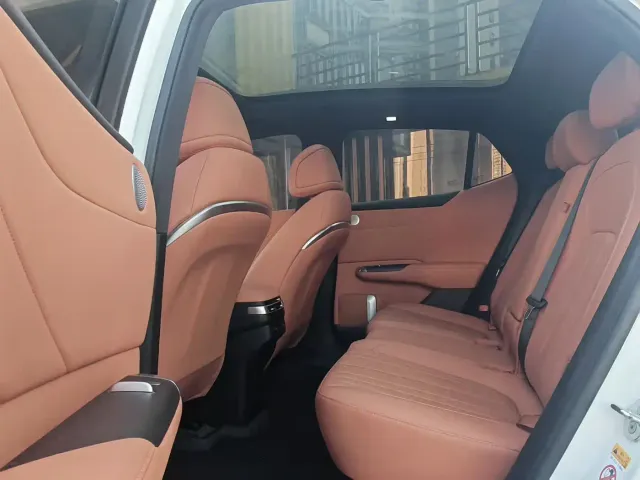 Changan Qiyuan E07 — Фото автомобиля 6