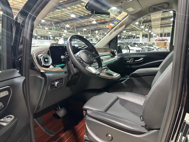 Mercedes-Benz V-Class — Фото автомобиля 18