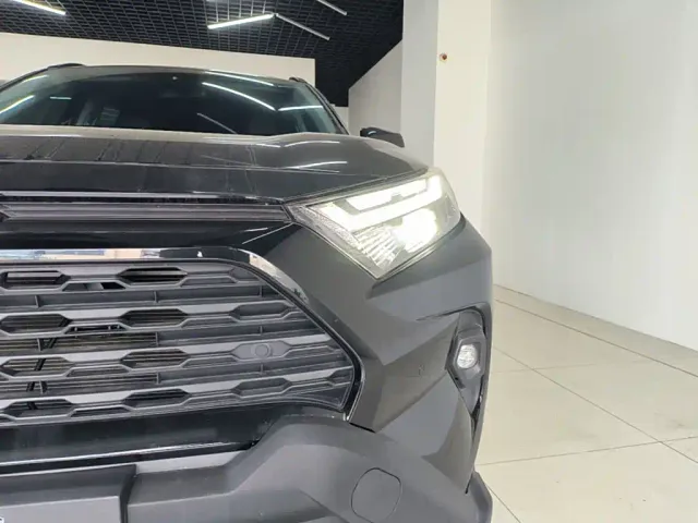 Toyota RAV4 — Фото автомобиля 23