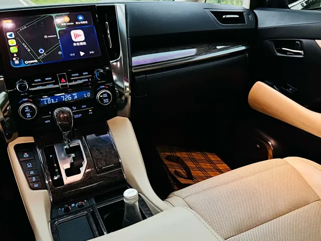 Toyota Alphard — Фото автомобиля 7
