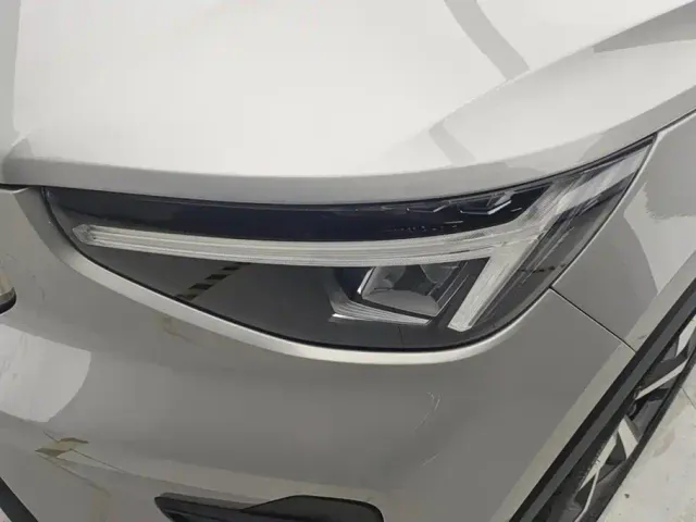 Volvo XC40 — Фото автомобиля 5