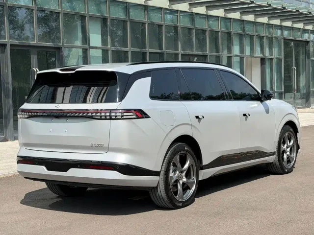 Dongfeng eπ 008 — Фото автомобиля 6