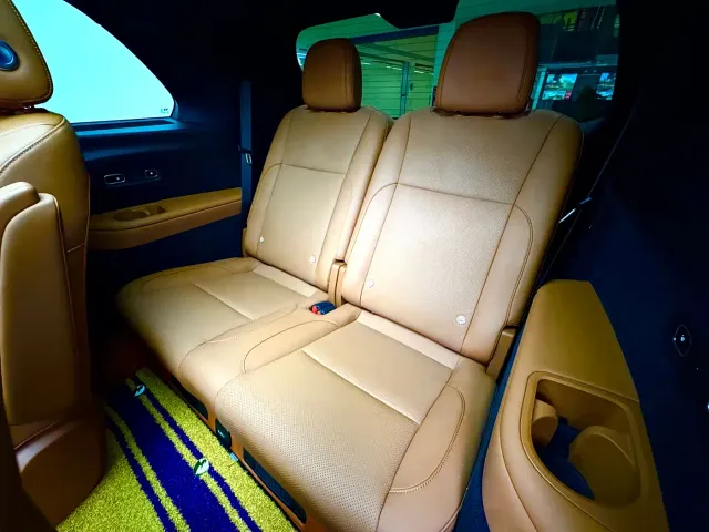 Li Auto L8 — Фото автомобиля 19