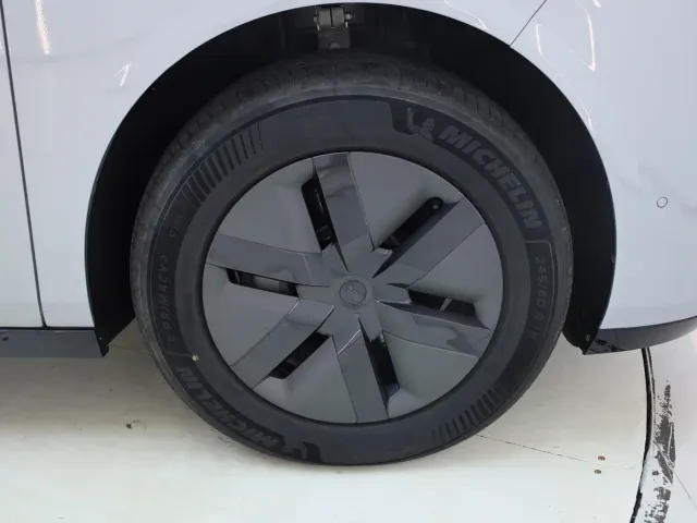 Li Auto MEGA — Фото автомобиля 16