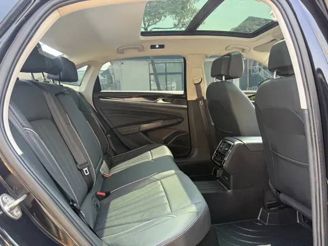 Volkswagen Passat — Фото автомобиля 14