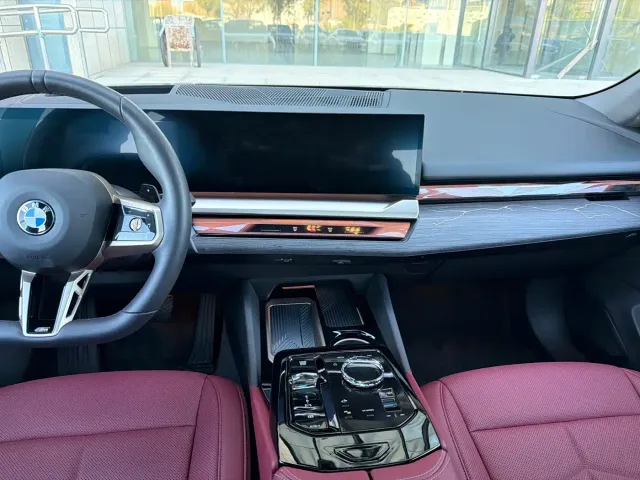 BMW 5 Series — Фото автомобиля 5