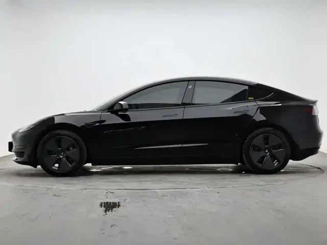 Tesla Model 3 — Фото автомобиля 6