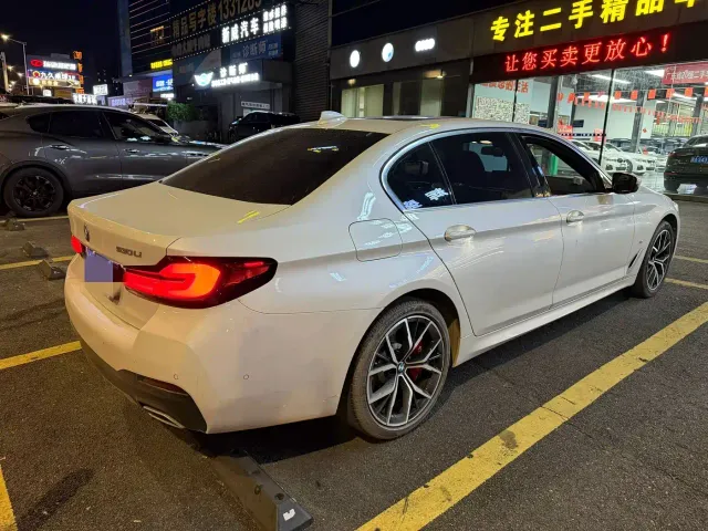 BMW 5 Series — Фото автомобиля 3