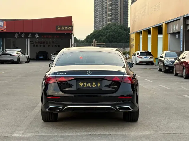 Mercedes-Benz E-Class — Фото автомобиля 19