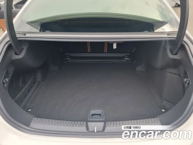 Mercedes-Benz E-Class — Фото автомобиля 11