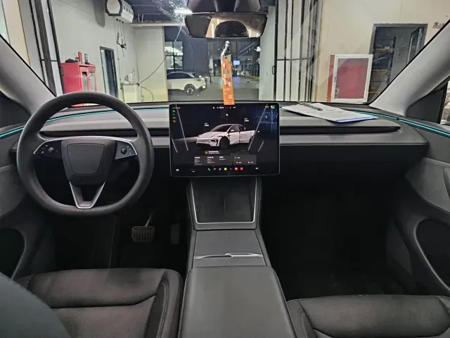 Tesla Model Y — Фото автомобиля 5