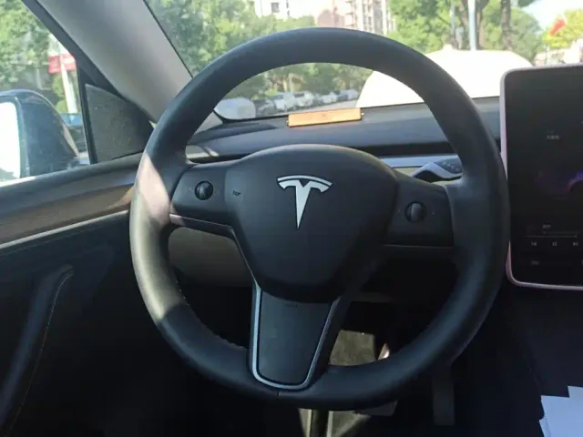 Tesla Model Y — Фото автомобиля 15