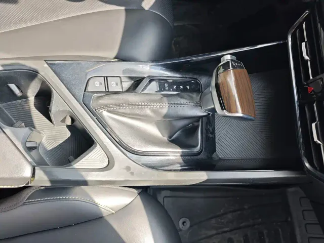 Roewe i5 — Фото автомобиля 13