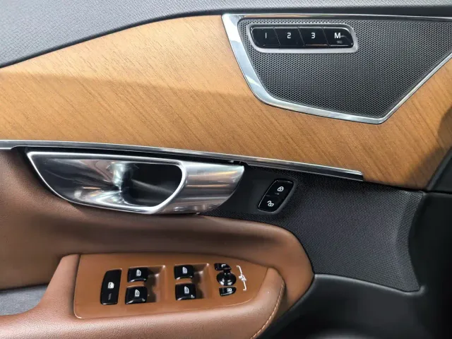 Volvo XC90 — Фото автомобиля 12
