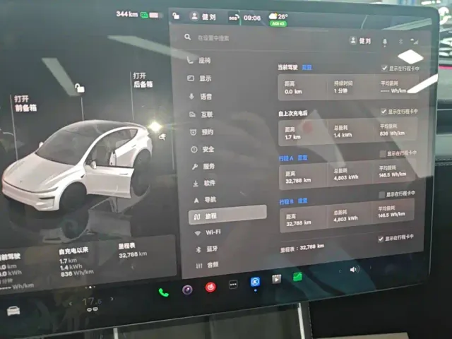 Tesla Model Y — Фото автомобиля 11