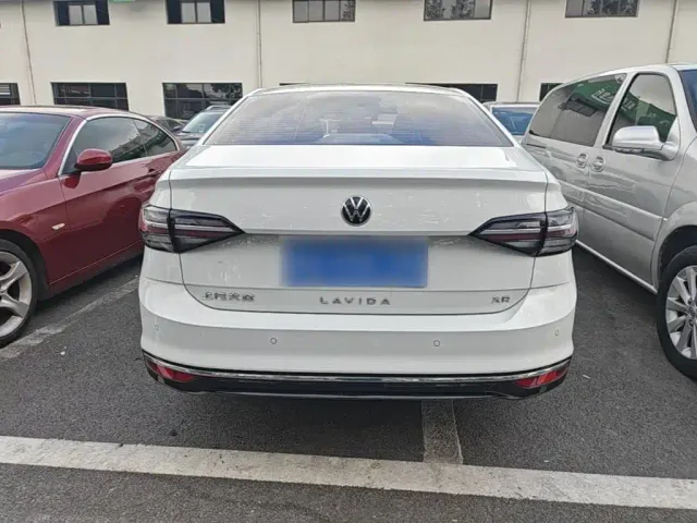 Volkswagen Lavida — Фото автомобиля 5