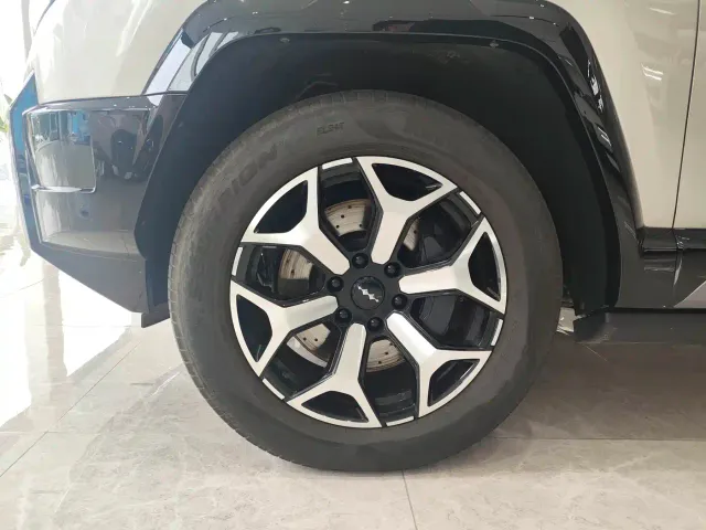 BYD FangChengBao Leopard 8 — Фото автомобиля 16