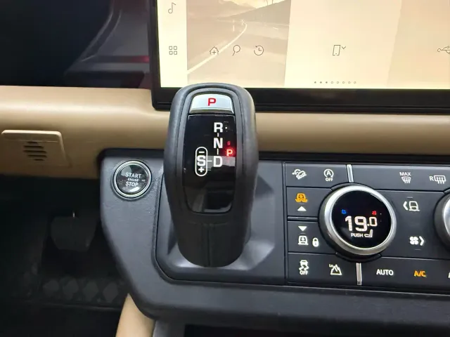 Land Rover Defender — Фото автомобиля 11