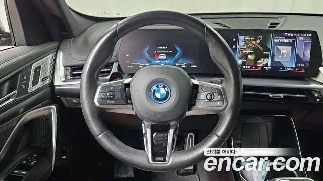 BMW iX1 U11 — Фото автомобиля 12
