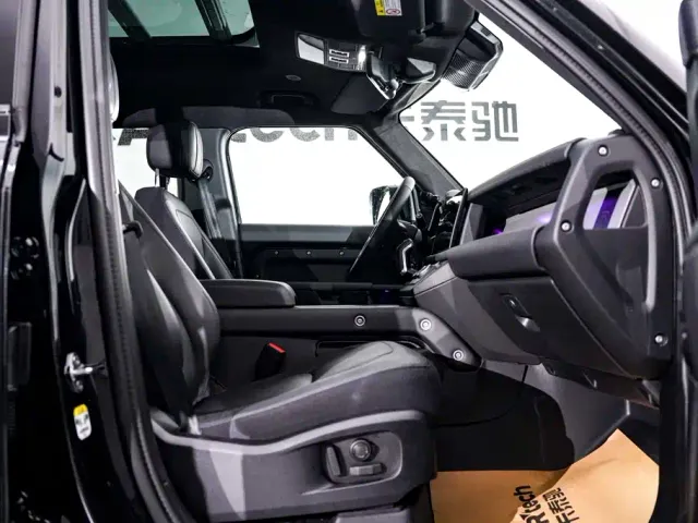 Land Rover Defender — Фото автомобиля 20