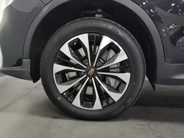Hongqi HS7 — Фото автомобиля 17
