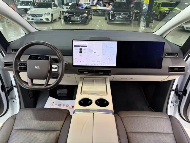Li Auto MEGA — Фото автомобиля 5