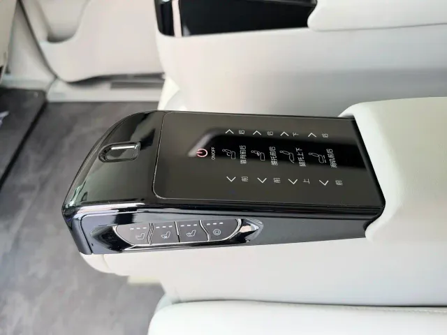 Toyota Sienna — Фото автомобиля 11