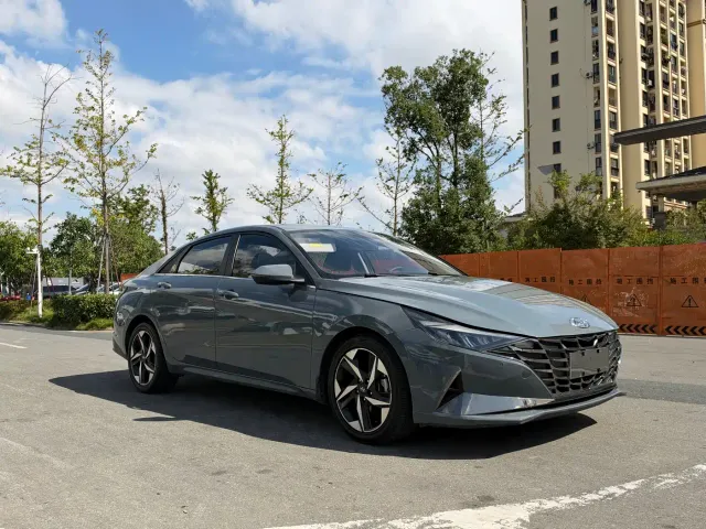 Hyundai Elantra — Фото автомобиля 3