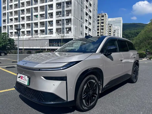Фотография автомобиля — Toyota BoZhi 3X