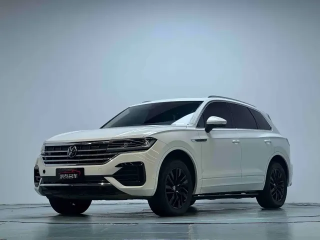 Фотография автомобиля — Volkswagen Touareg