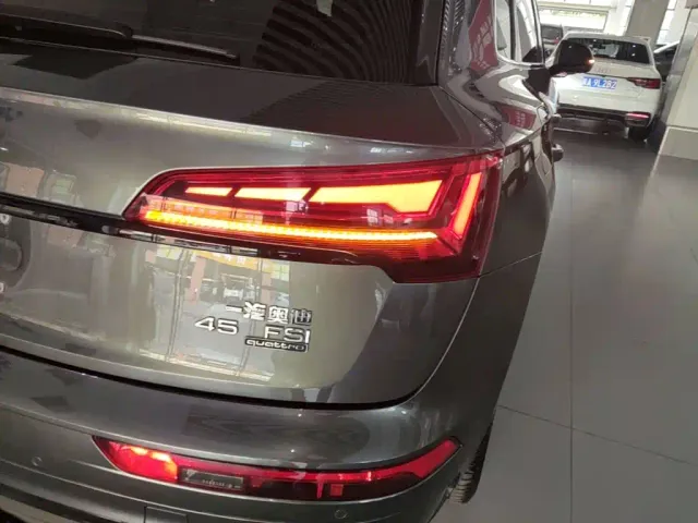 Audi Q5L — Фото автомобиля 7