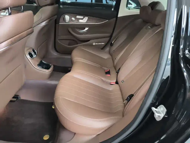 Mercedes-Benz E-Class — Фото автомобиля 16